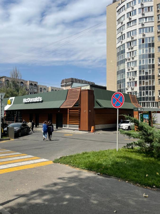 Уютная Квартира В Самом Сердце Алматы Almatý Exterior foto